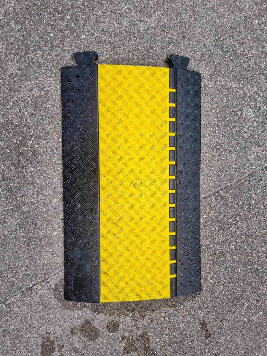 Überfahrrampe Kabelbrücke für befahrene Wege